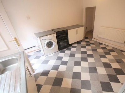 Studio flat to rent Leeds, LS8 3QW
