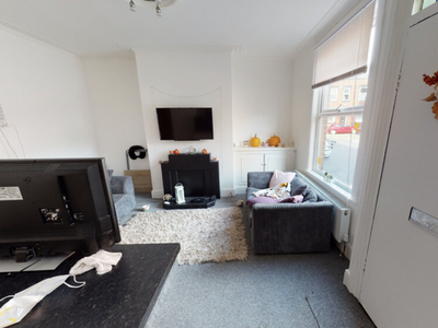Terraced house to rent in Thornville Street, Leeds LS6