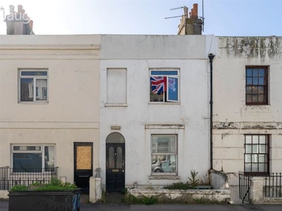Terraced house to rent in Viaduct Road, Brighton BN1
