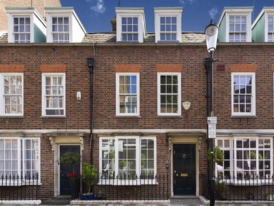 Terraced house to rent in Yeomans Row, London SW3