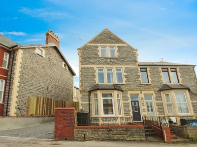 Town house for sale in Kingsland Crescent, Barry CF63