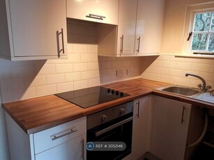 1 Bedroom End Terrace House To Rent