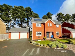 4 Bedroom Detached House For Sale In Highcliffe-on-sea, Dorset