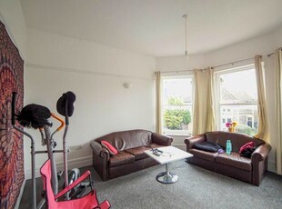 6 Bedroom Flat To Rent