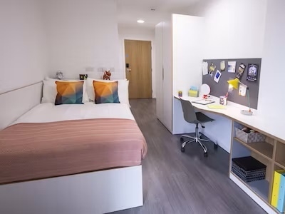 Room in a Shared Flat, C, G4