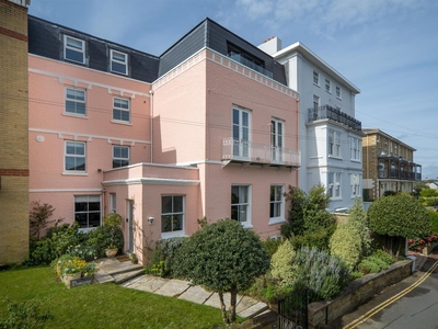 STUNNING PERIOD PROPERTY OVER FOUR FLOORS - 16 Castle Road, Cowes - 18830786