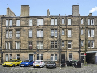 1 bed first floor flat for sale in Easter Road