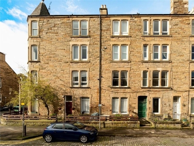 1 bed first floor flat for sale in Shandon