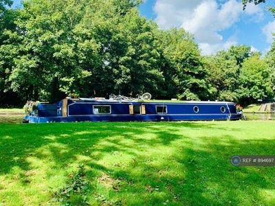1 Bedroom House Boat For Rent In London