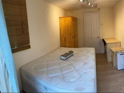 1 Bedroom House Share For Rent In Guildford