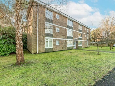 2 Bedroom Apartment For Rent In Crowthorne