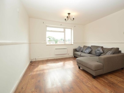 2 bedroom apartment to rent Addlestone, KT15 3NA
