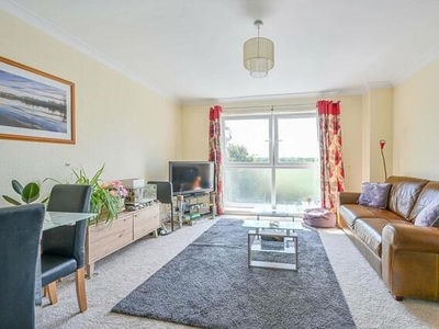2 Bedroom Flat For Rent In Perivale, Greenford