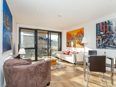 2 Bedroom Flat For Rent In Upper North Street, London