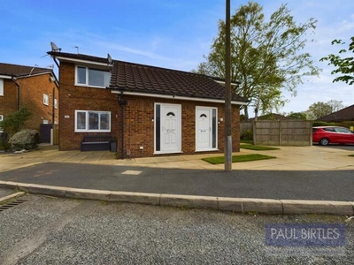 2 Bedroom Flat For Sale In Flixton, Manchester