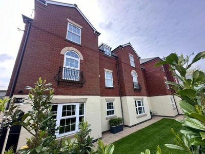 2 Bedroom Ground Floor Flat For Sale In Leigh, Lancashire
