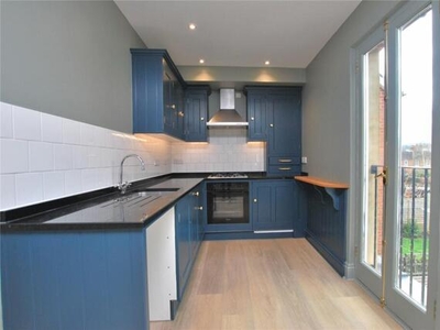 2 Bedroom Penthouse For Rent In Guildford, Surrey