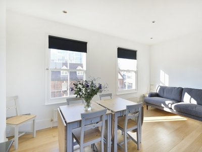 2 bedroom property to let in Commercial Street E1, EPC:D