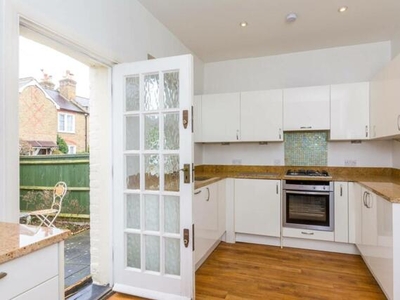 2 Bedroom Semi-detached House For Rent In Wimbledon, London