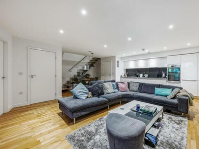 3 Bedroom Apartment For Rent In Brentford