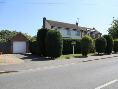 3 Bedroom Detached House For Sale In Yaxley, Peterborough