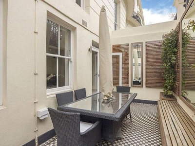 3 Bedroom Flat For Rent In
Kensington Gardens Square