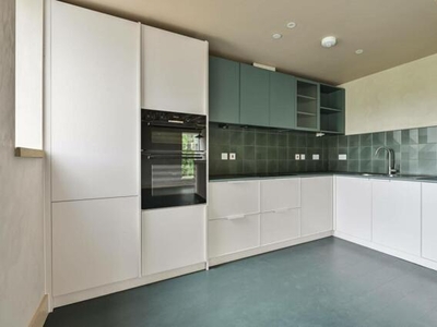 3 Bedroom Flat For Rent In Streatham Hill, London