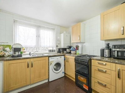 3 Bedroom Maisonette For Sale In Canning Town, London