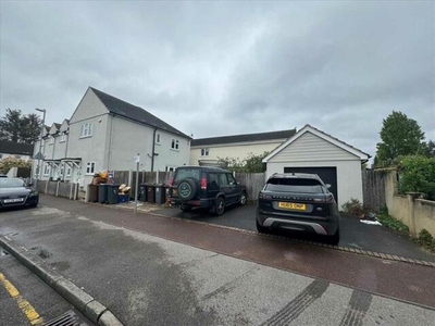 3 Bedroom Semi-detached House For Rent In Dagenham