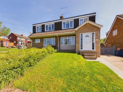 3 Bedroom Semi-detached House For Rent In High Wycombe