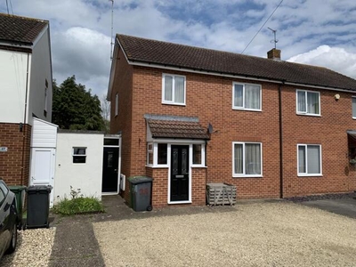 3 Bedroom Semi-detached House For Sale In Tadley