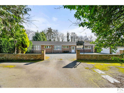 4 Bedroom Bungalow For Sale In Leicester