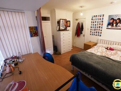 4 Bedroom End Of Terrace House For Rent In Nottingham, Nottinghamshire