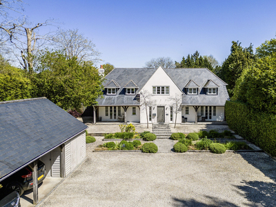 5 bedroom property for sale in Chiltern Road, Henley