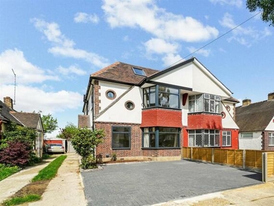 5 Bedroom Semi-detached House For Rent In North Chingford