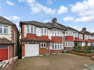 5 Bedroom Semi-detached House For Sale In Southgate