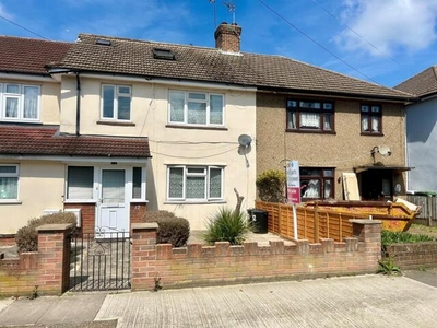 5 Bedroom Terraced House For Sale In Collier Row