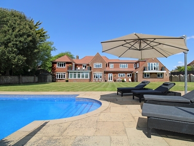 6 bedroom property to let in The Close Aldwick Bay Estate PO21