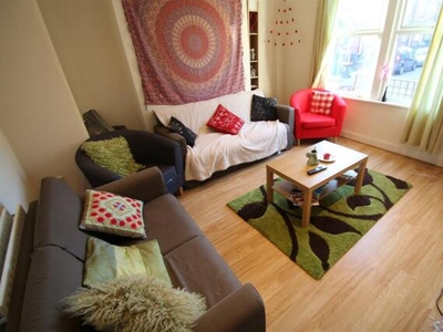 6 Bedroom Terraced House For Rent In Headingley, Leeds