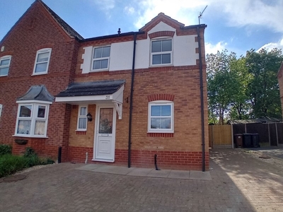 Curlew Way, SLEAFORD - 3 bedroom semi-detached house