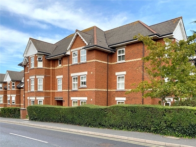 Eton Court, 41 Alumhurst Road, Bournemouth, BH4 2 bedroom flat/apartment in 41 Alumhurst Road