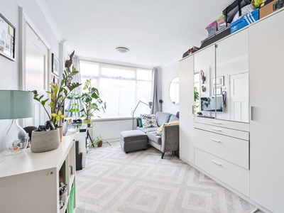 Flat in Larkhall Rise, Clapham Old Town, SW4