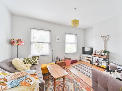 Flat in Natal Road, Streatham Common, SW16