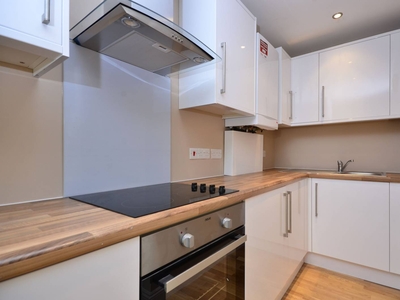 Flat in Woodchurch Road, South Hampstead, NW6