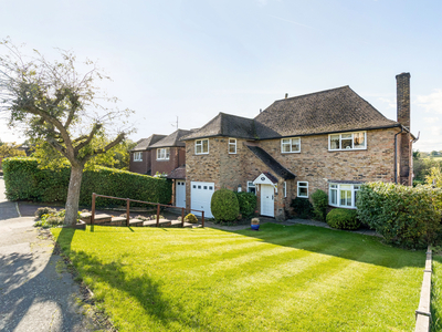 Foxdell Way, Chalfont St. Peter, SL9