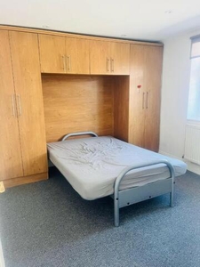 Studio Flat For Rent In Hayes, Middlesex