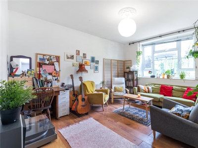 Whiston Road, London, E2 3 bedroom flat/apartment in London