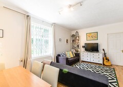 Flat in Belsize Grove, Belsize Park, NW3