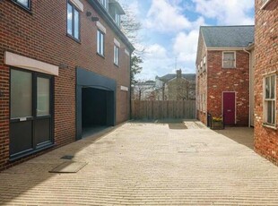 1 Bedroom Penthouse For Sale In Alton, Hampshire