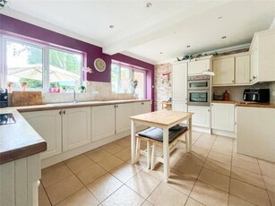 4 Bedroom Link Detached House For Sale In Rainham, Kent